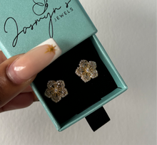 Load image into Gallery viewer, Gracie stud earrings
