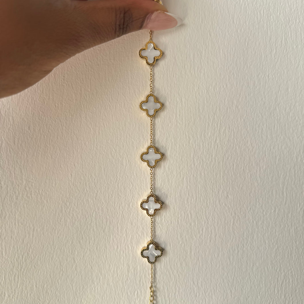 Gold clover bracelet